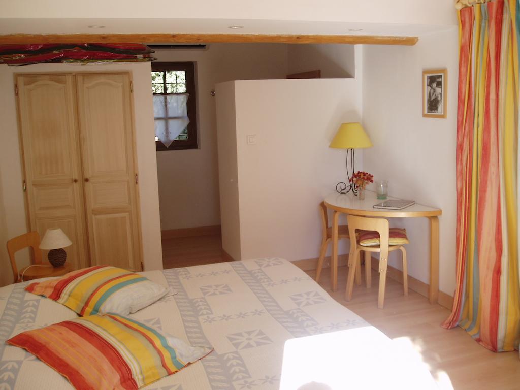 Saba Hotel Cabrieres-d'Avignon Room photo